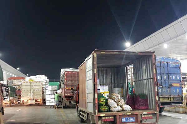 海口江楠农产品批发市场加大蔬菜调运储备保供稳价